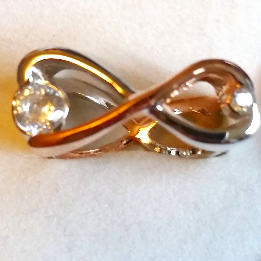 Infinity with 2 CZ brilliants in band